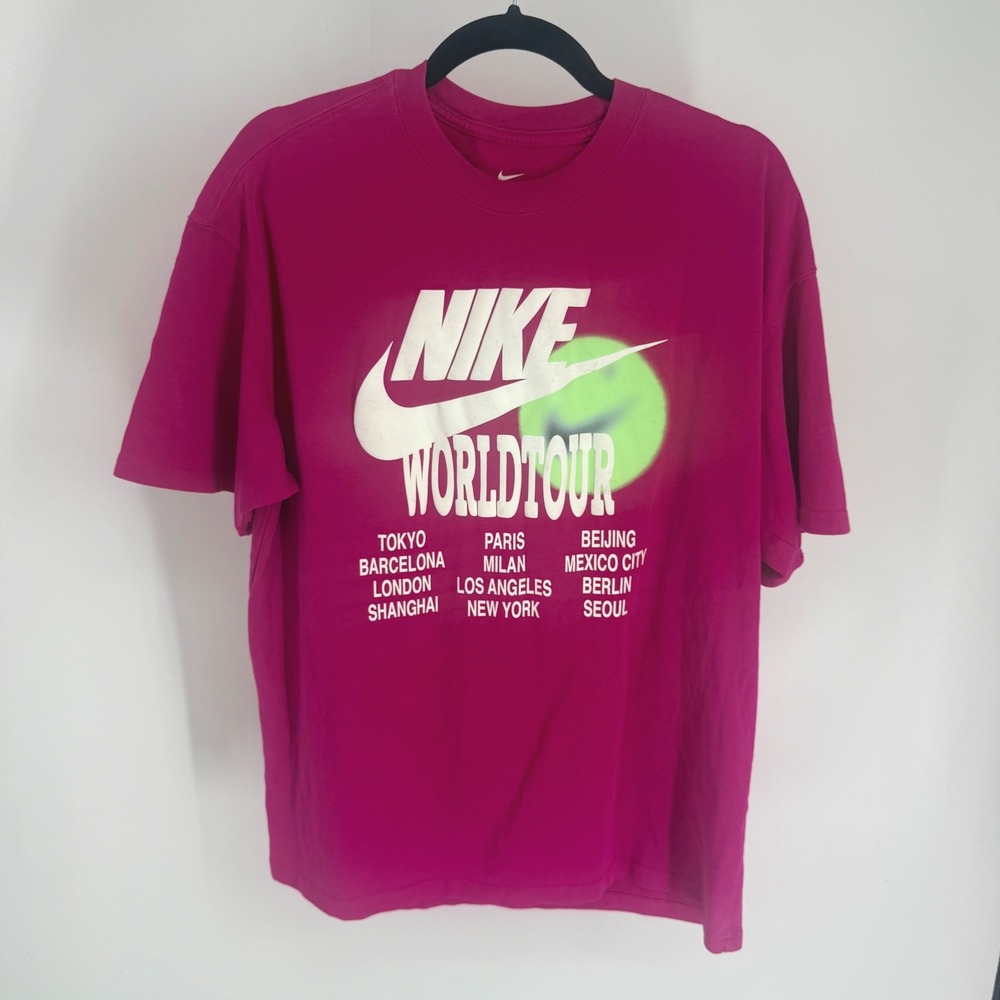 Nike World Tour Graphic T-Shirt Mens Large Pink Short Sleeve Swoosh‎ Embroidered
